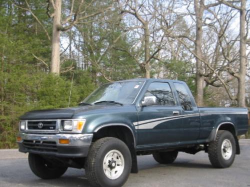 Photo Image Gallery & Touchup Paint: Toyota Truck in Evergreen Pearl (751)