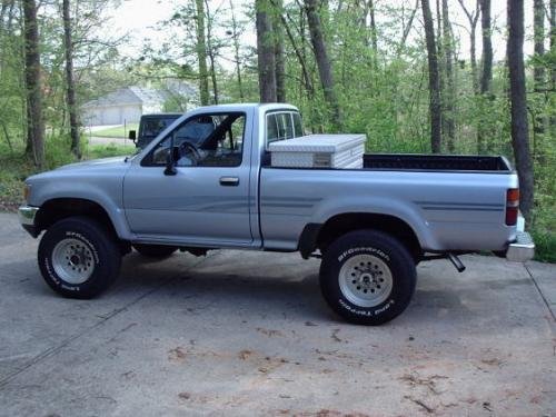 Photo of a 1989-1991 Toyota Truck in Light Blue Metallic (paint color code 8D8
