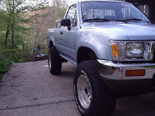 Photo of a 1989-1991 Toyota Truck in Light Blue Metallic (paint color code 8D8