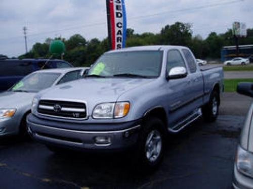 Photo of a 2000 Toyota Tundra in Platinum Metallic (paint color code 1A0)