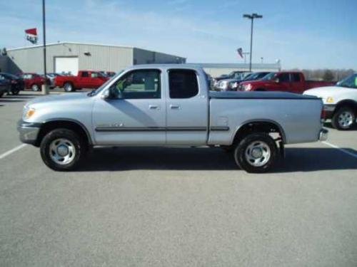 Photo of a 2000 Toyota Tundra in Platinum Metallic (paint color code 1A0)