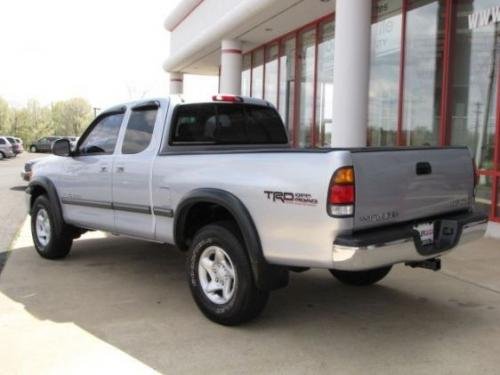 Photo of a 2000 Toyota Tundra in Platinum Metallic (paint color code 1A0)