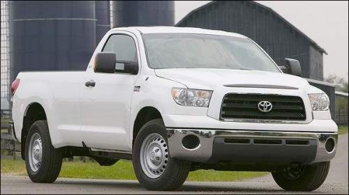 Photo of a 2019 Toyota Tundra in Super White (paint color code 040)