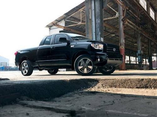Photo of a 2015 Toyota Tundra in Black (paint color code 202