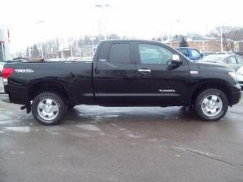 Photo of a 2007-2017 Toyota Tundra in Black (paint color code 202