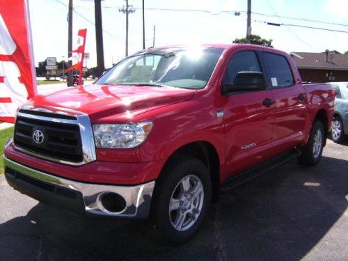 Photo of a 2014 Toyota Tundra in Radiant Red (paint color code 3L5