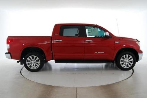 Photo of a 2011-2021 Toyota Tundra in Barcelona Red Metallic (paint color code 3R3