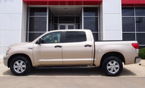 Photo of a 2010 Toyota Tundra in Sandy Beach Metallic (paint color code 4T8)