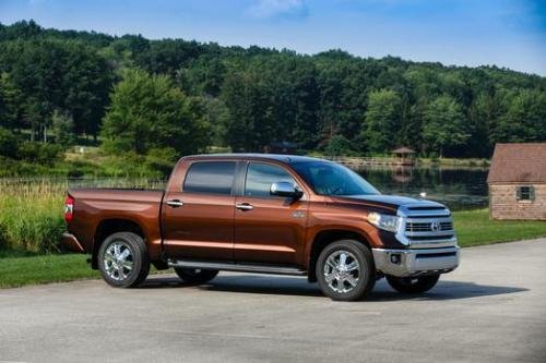 Photo of a 2014-2017 Toyota Tundra in Sunset Bronze Mica (paint color code 4U3)