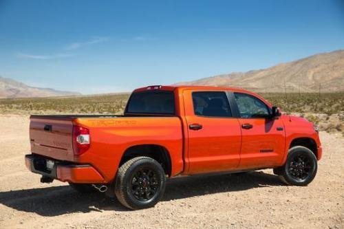Photo of a 2015-2018 Toyota Tundra in Inferno (paint color code 4X0)