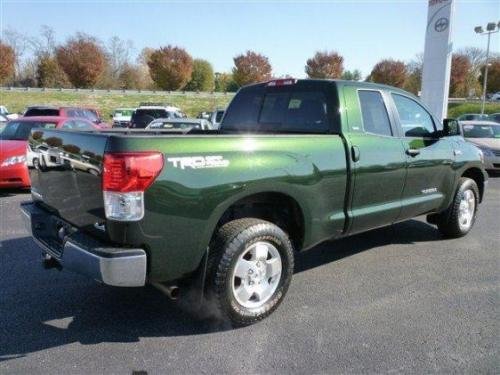 Photo of a 2010-2013 Toyota Tundra in Spruce Mica (paint color code 6V4)