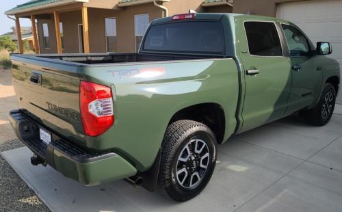 Photo of a 2020-2021 Toyota Tundra in Army Green (paint color code 6V7)