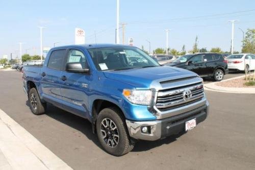Photo of a 2016-2018 Toyota Tundra in Blazing Blue Pearl (paint color code 8T0)
