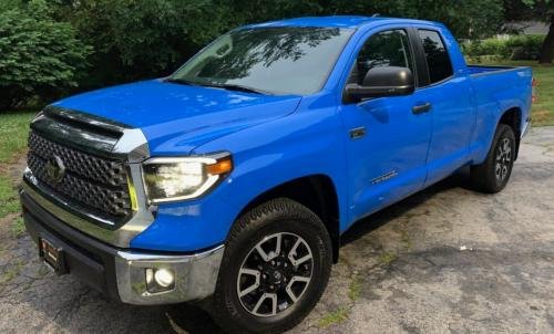 Photo of a 2019-2021 Toyota Tundra in Voodoo Blue (paint color code 8T6)