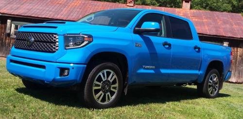 Photo of a 2019-2021 Toyota Tundra in Voodoo Blue (paint color code 8T6)