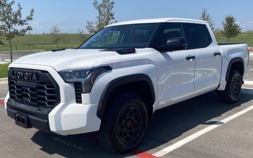 Photo of a 2022 Toyota Tundra in Ice Cap (AKA White) (paint color code 040)