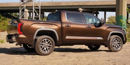 Photo of a 2022-2024 Toyota Tundra in Smoked Mesquite (paint color code 4X4)