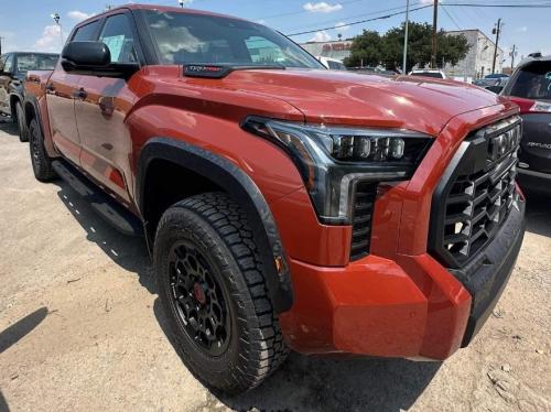 Photo of a 2024-2025 Toyota Tundra in Terra (paint color code 4Z0)