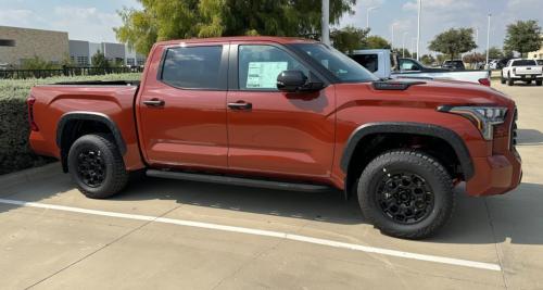 Photo of a 2024-2025 Toyota Tundra in Terra (paint color code 4Z0)