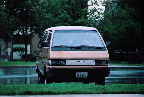 Photo of a 1984-1985 Toyota Van in Beige Metallic (paint color code 3D4