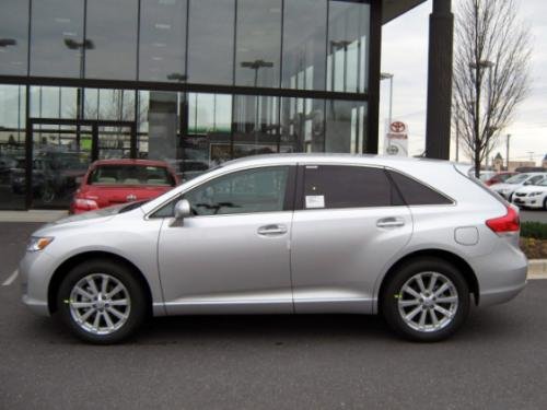 Photo of a 2009-2014 Toyota Venza in Classic Silver Metallic (paint color code 1F7)
