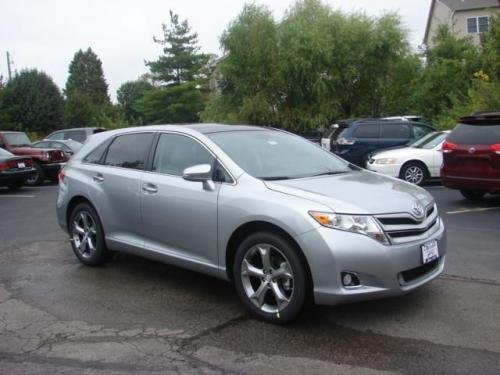 Photo of a 2015 Toyota Venza in Celestial Silver Metallic (paint color code 1J9)