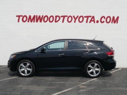 Photo of a 2009-2012 Toyota Venza in Black (paint color code 202