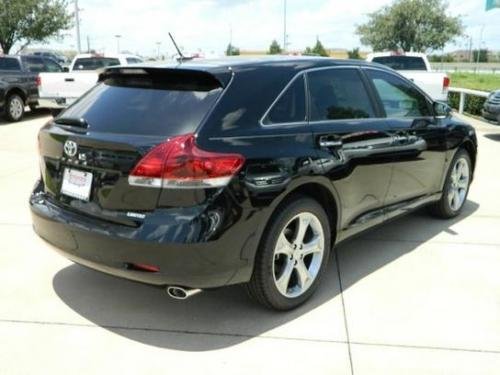 Photo of a 2013-2015 Toyota Venza in Attitude Black Metallic (paint color code 218)