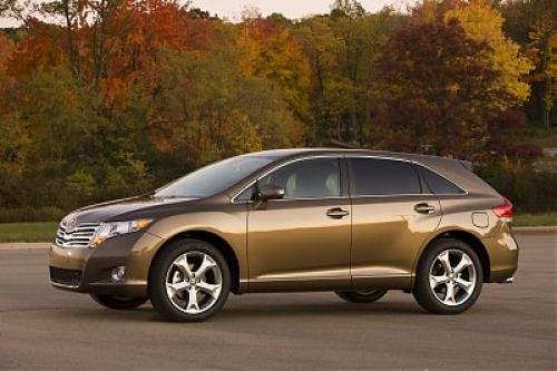 Photo of a 2009-2014 Toyota Venza in Golden Umber Mica (paint color code 4U2)