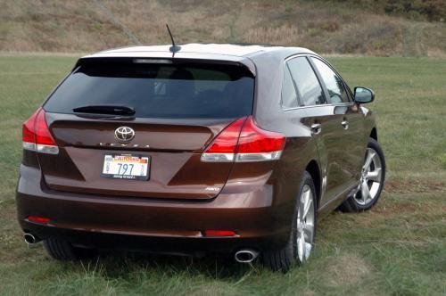 Photo of a 2009-2014 Toyota Venza in Sunset Bronze Mica (paint color code 4U3)