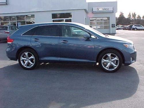Photo of a 2009-2012 Toyota Venza in Tropical Sea Metallic (paint color code 8U6)