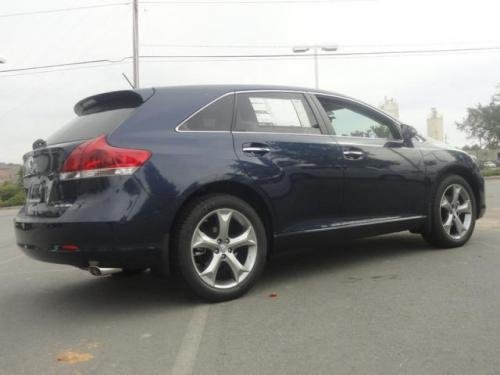 Photo of a 2015 Toyota Venza in Parisian Night Pearl (paint color code 8W6)