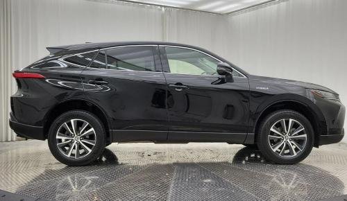 Photo of a 2021-2024 Toyota Venza in Black (paint color code 202