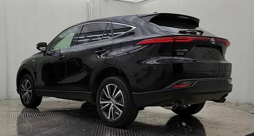 Photo of a 2021-2024 Toyota Venza in Black (paint color code 202