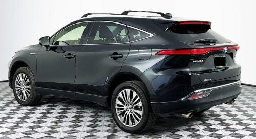 Photo of a 2021-2024 Toyota Venza in Celestial Black (paint color code 219)