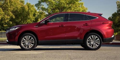 Photo of a 2021-2024 Toyota Venza in Ruby Flare Pearl (paint color code 3T3)