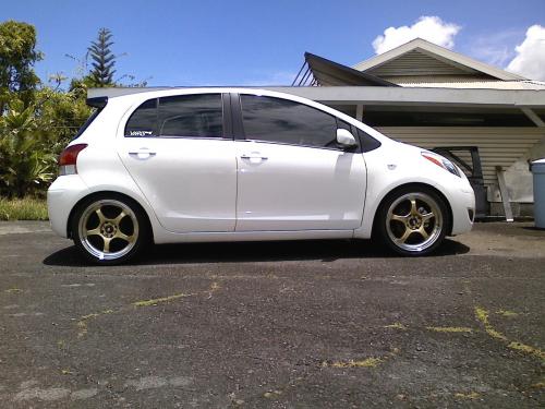 Photo Image Gallery & Touchup Paint: Toyota Yaris in Polar White (068)