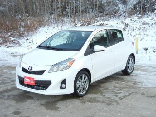 Photo of a 2013 Toyota Yaris in Super White (paint color code 040)