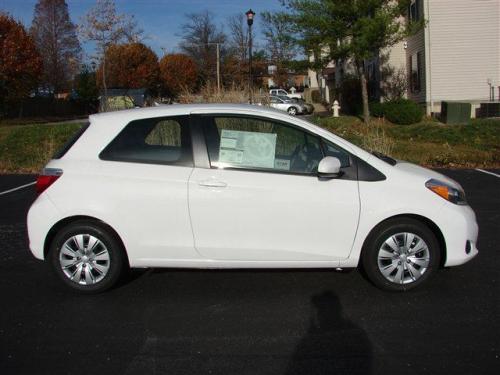 Photo Image Gallery & Touchup Paint: Toyota Yaris in Super White (040)