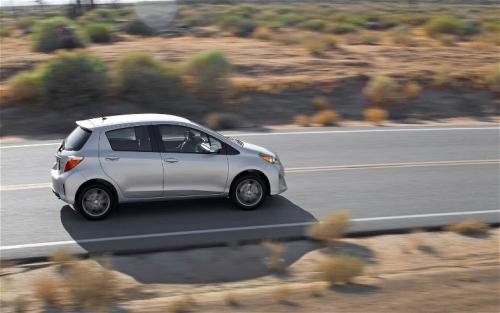 Photo of a 2012-2018 Toyota Yaris in Classic Silver Metallic (paint color code 1F7)
