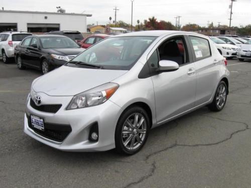 Photo Image Gallery & Touchup Paint: Toyota Yaris in Classic Silver ...