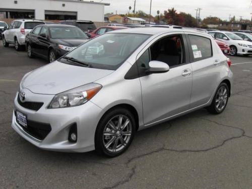 Photo Image Gallery & Touchup Paint: Toyota Yaris in Classic Silver ...