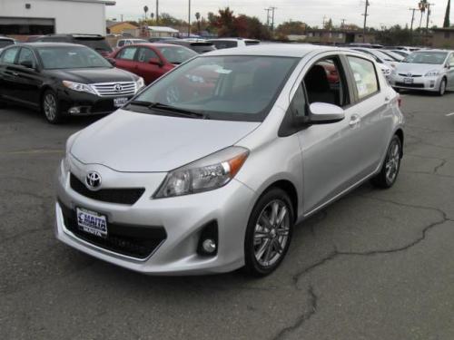 Photo Image Gallery & Touchup Paint: Toyota Yaris in Classic Silver ...